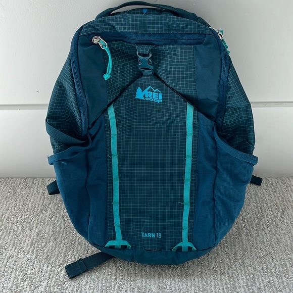 REI Tarn 18 Backpack - Picture 1 of 7